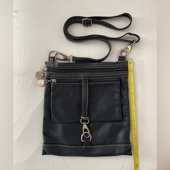 Soft Italian Leather Crossbody Messenger Bag - Picture 2 of 4